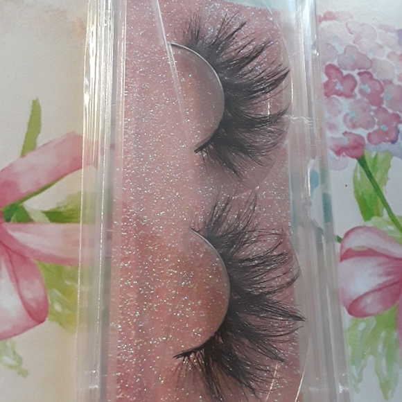 Fashion Lashes Black Strip False Eyelashes - Picture 4 of 7